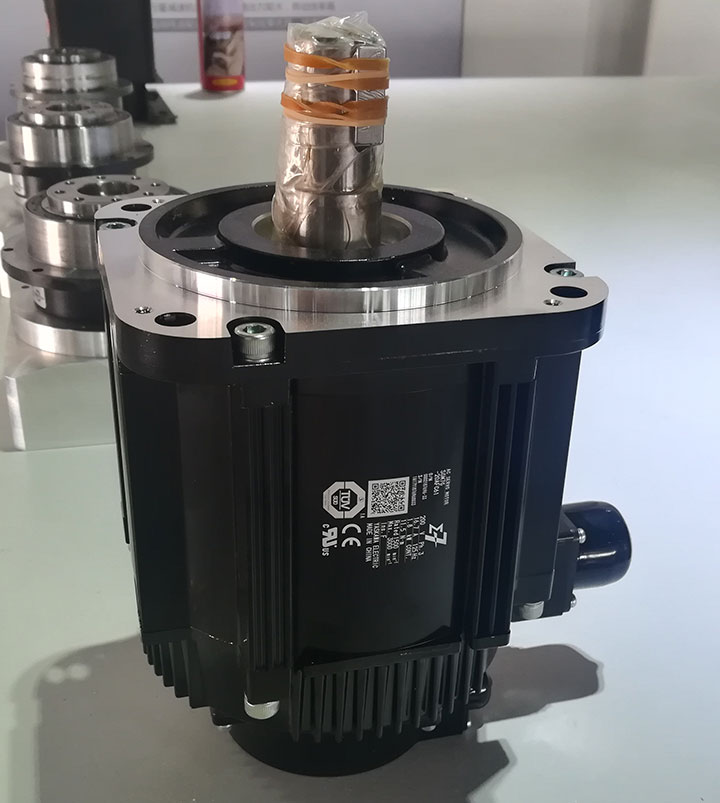 Japan YASKAWA servo motor