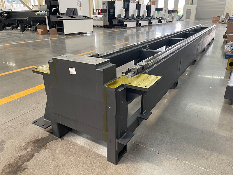 Fiber laser tube cutting table